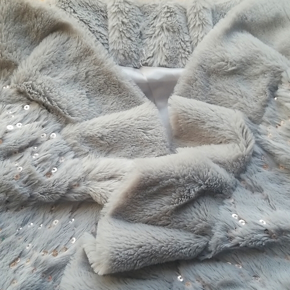 Faux Fur Sparkled Crop Jacket - Picture 2 of 4